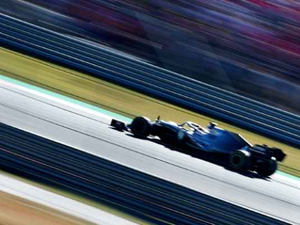 هاميلتون يتوج باللقب