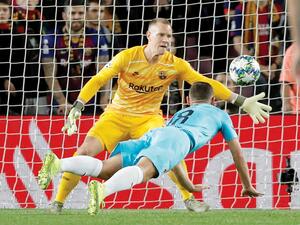 تير شتيغين يواصل التألق