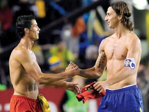 صورة أرشيفية لإبراهيموفيتش ورونالدو