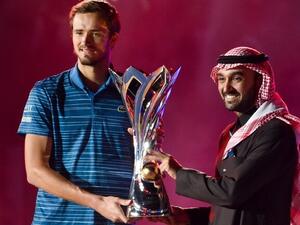 مدفيديف يتوج باللقب