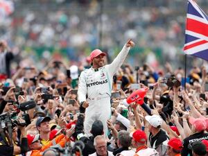 لويس هاميلتون الفائز باللقب