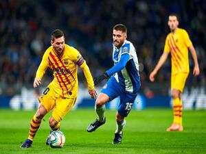 ميسي خلال اللقاء (يسار)