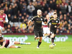 أغويرو يواصل التألق