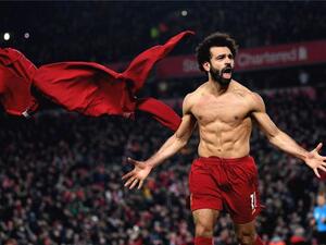 صلاح يستعرض عضلاته بعد الهدف