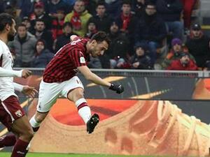 تشالهانوغلو يقود الروسونيري لنصف النهائي