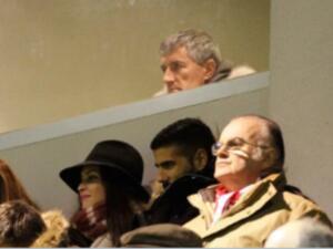 سيتيين يتابع المباراة من المدرجات