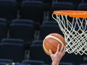 Coronavirus symptoms found in some basketball players and staff during routine checks, says team (Photo: AA)