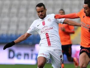 Midfielder Charles Fernando not allowed to travel, has to comply with COVID-19 restrictions in home country (Photo: AA)