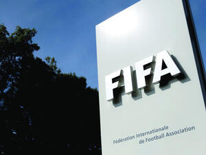 فيفا يحاول إيجاد حلول لقضية عقود اللاعبين