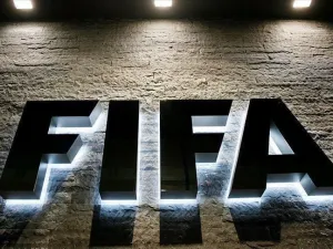 FIFA says football players' contracts expiring at end of 2019-2020 season to remain valid until leagues' end (Photo: AA)
