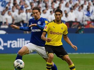 أشرف حكيمي (يمين)