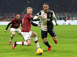 كريستيانو رونالدو (يمين)