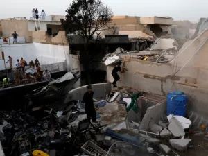 Airbus Experts Team to Assist Investigations Into Pakistan Crash