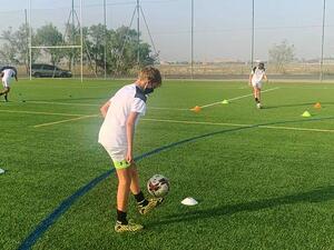A player wearing a face mask seen attending a football training session in Dubai. (Supplied photo)