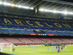 مدرجات ملعب كامب ناو الفارغة