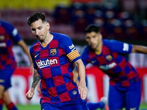 ميسي يسدد ركلة الجزاء على طريقة بانينكا