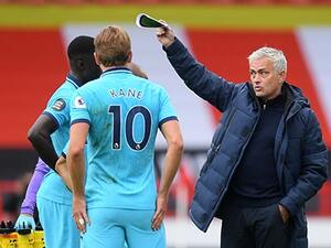 مورينيو يقود توتنهام لفوز مهم على إيفرتون