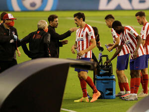 سيميوني يقود لاعبيه