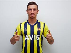 Turkish midfielder inks 4-year contract with Turkish Super Lig club (Photo: Fenerbahce)