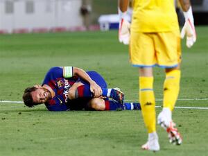 ميسي يعاني في برشلونة