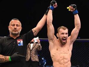 Kevin Sataki with a fighter (Photo: Trade Arabia)