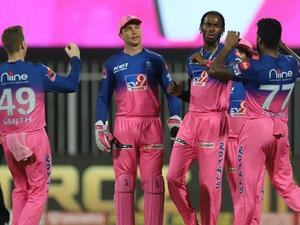 Not even Jofra Archer (second right), among the best bowlers this season, could stymie ABD's sensational hitting in the closing overs.  (Photo: IPL)