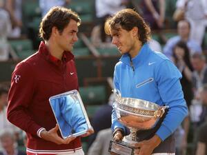 فيدرر (يسار) ونادال (يمين)