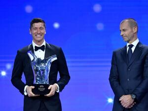 روبرت ليفاندوفسكي (يسار) روبرت ليفاندوفسكي (يسار)