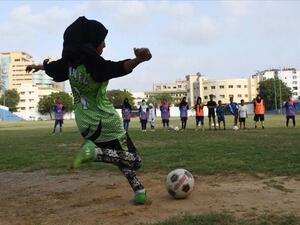 Young girls in Karachi's Lyari neighborhood, known as 'mini Brazil' for its football craze, representing local, national teams (Photo: AA)