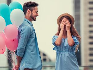 عليكِ العودة مرة أخرى إلى مواعدة زوجك هذا يعيد إليكما مشاعر الشغف