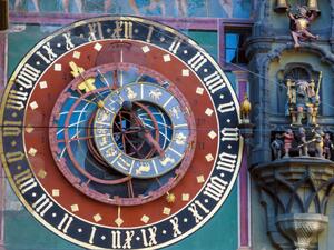 المولود بين 11 و 17 أيار الذي ينتمي أصلاً إلى برج الثور يتأثّر بكوكب الزهرة Venus الذي يمنحه الحظّ 