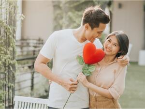 الأزواج المحبّون يشجّعون شركاءهم ولا يوجّهون لهم الانتقادات اللاذعة