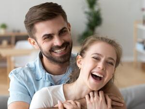 لا يكفي أن يحافظ الشريكان على كلمات الحب والود بينهما يجب أن يترجم لأفعال