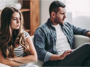 الإساءة غير مسموح بها أبداً وتشمل الإساءة اللفظية أو أي نوع من أنواع العنف