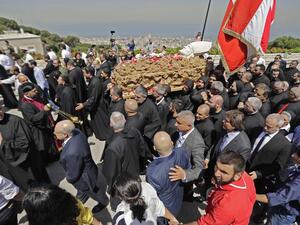 Lebanese monks carry the coffin of late Maronite Patriarch Cardinal Nasrallah Sfeir on May 15, 2019 at the Maronite Patriarchate in the mountain village of Bkerki, northeast of Beirut. (AFP/ File)