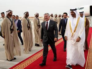 Sheikh Mohamed bin Zayed receives King Abdullah II at Al Bateen Airport. (AFP/ File)