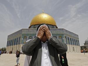 A Palestinian man prays in front of the Dome of the Rock mosque in the al-Aqsa Mosque compound in the Old City of Jerusalem on May 24, 2019 during the Friday prayers of the Muslim fasting holy month of Ramadan. (Ahmad GHARABLI / AFP)