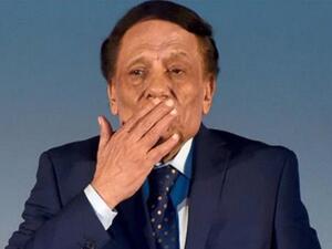 عادل إمام يهنىء جمهوره بالشهر الفضيل