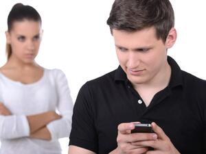 الشك المستمر دون مبرر قد يشعر زوجك بالضيق ويسبب نفوره منكِ