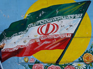  اتهم ظريف في تغريدة "الفريق ب" بقيادة مستشار الأمن القومي الأمريكي جون بولتون بأنه "سحب الولايات المتحدة خارج" طاولة المفاوضات