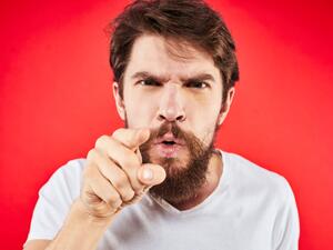 صاحب الشخصية الرومانسية لبرج السرطان يحب الدراما ومبالغ في ردود أفعاله