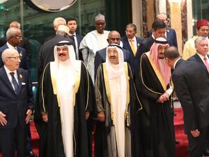 Front row from L to R: Tunisian President Beji Caid Essebsi, Bahrain's King Hamad bin Isa al-Khalifa, Kuwaiti Emir Sheikh Jaber al-Ahmad al-Sabah, Saudi King Salman bin Abdulaziz and Jordan's King Abdullah II at OIC. (AFP)