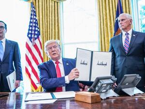 US President Donald Trump signs with US Vice President Mike Pence(R) and US Secretary of Treasury Steven Mnuchin at the White House on June 24, 2019, 'hard-hitting sanctions' on Iran's supreme leader. (MANDEL NGAN / AFP)