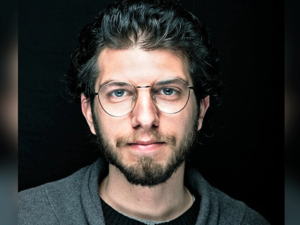 يعد المشروع هو أول فيلم روائي طويل لمخرجه، وتضمن الجائزة قيام MAD بتولي مهام التوزيع والترويج للفيلم الفائز في العالم العربي.