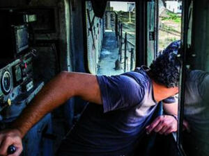 Railway Men is a road movie that draws a portrait of Tunisian railway men and women