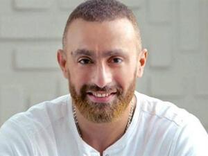 أحمد السقا يخضع لعملية جراحية في عينه