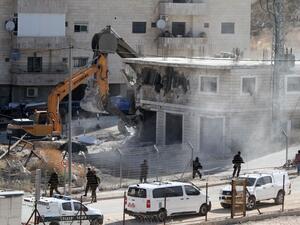 القدس:  ما يقارب 1500 جندي وعشرات الآليات العسكرية والجرافات أخلوا المنازل من سكانها وشرعوا في هدم البنايات