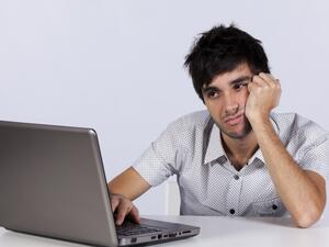 أن توتر علاقاتك مع زملائك في العمل من إحدى العلامات التي تستوجب تغيير الوظيفة