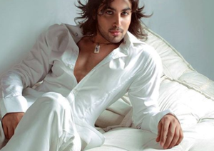 كان يعيش في تركيا ومرتبطًا بأعمال فنية 