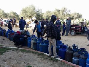  بات الحصول على اسطوانة غاز حلما للمواطن السوري 